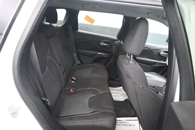 Certified Used 2020 Bright White Clearcoat Jeep Latitude image 6