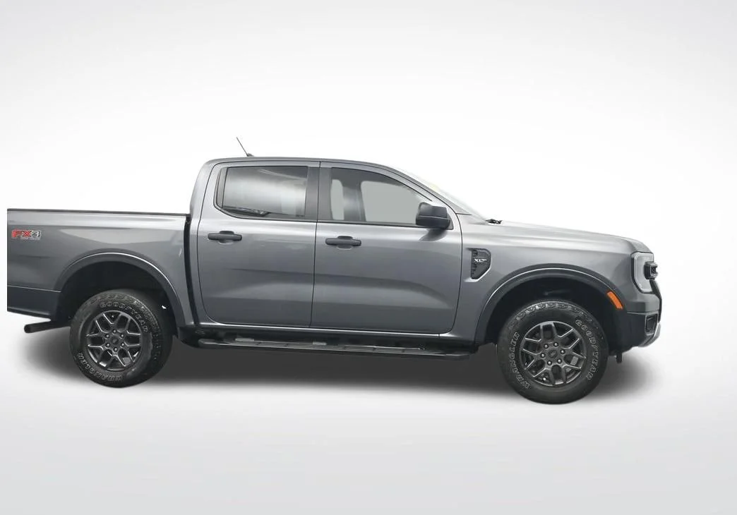 Used 2024 Gray Metallic Ford XLT image 4