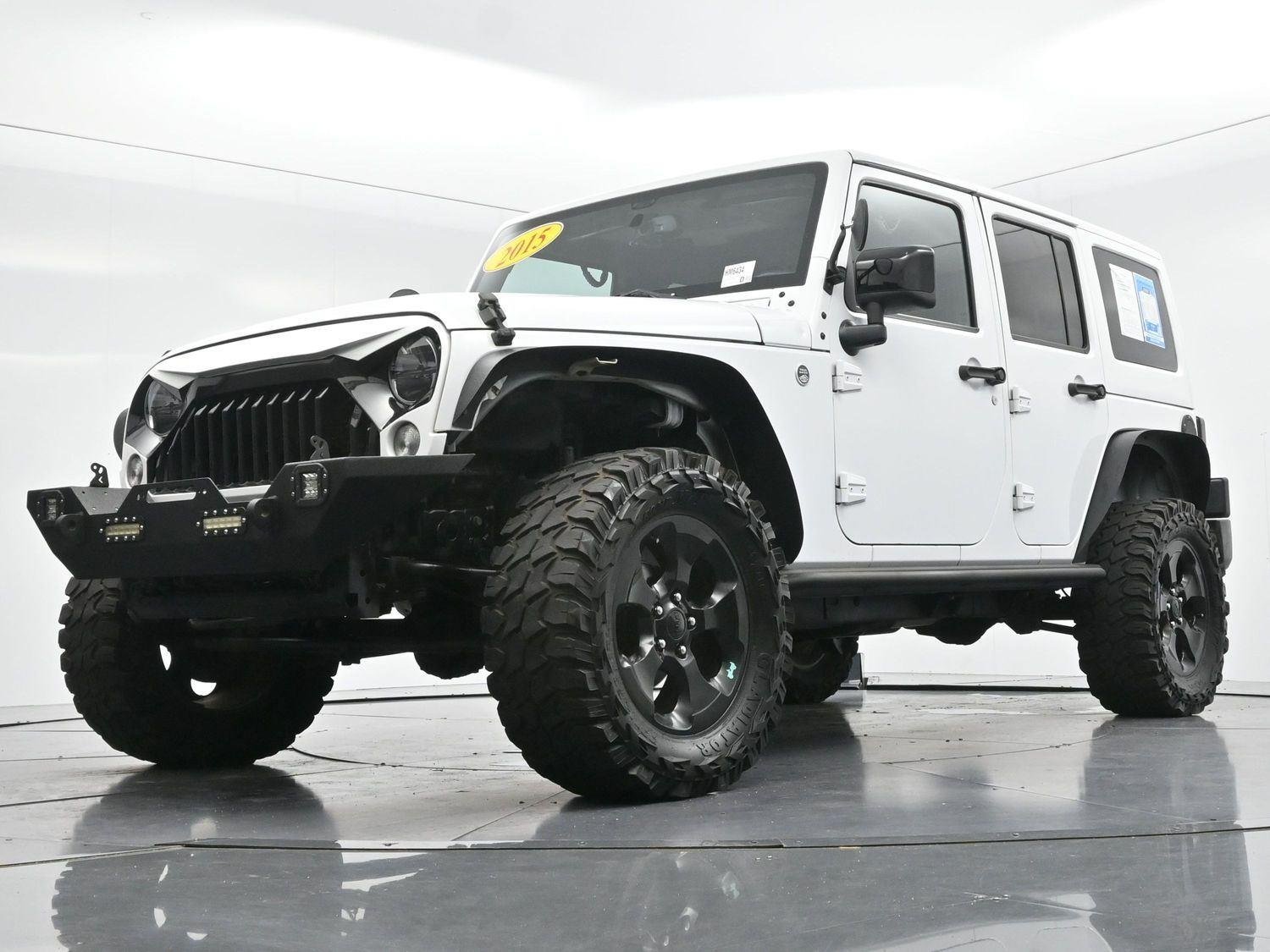 Used 2015 Bright White Clearcoat Jeep Altitude image 43
