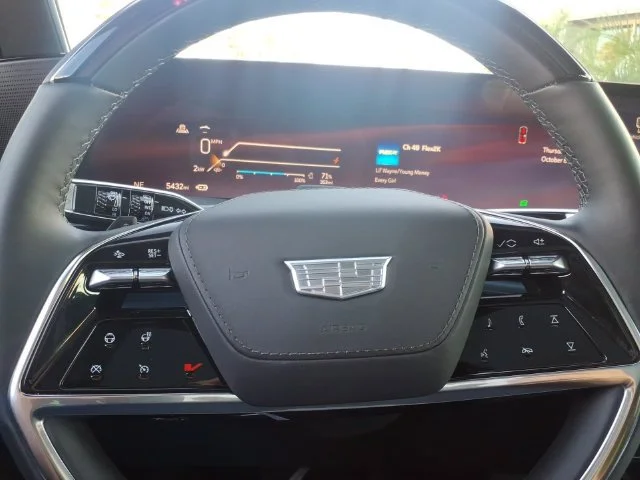 Certified Used 2026 Luna Metallic (No longer available to order) Cadillac Premium Luxury image 18