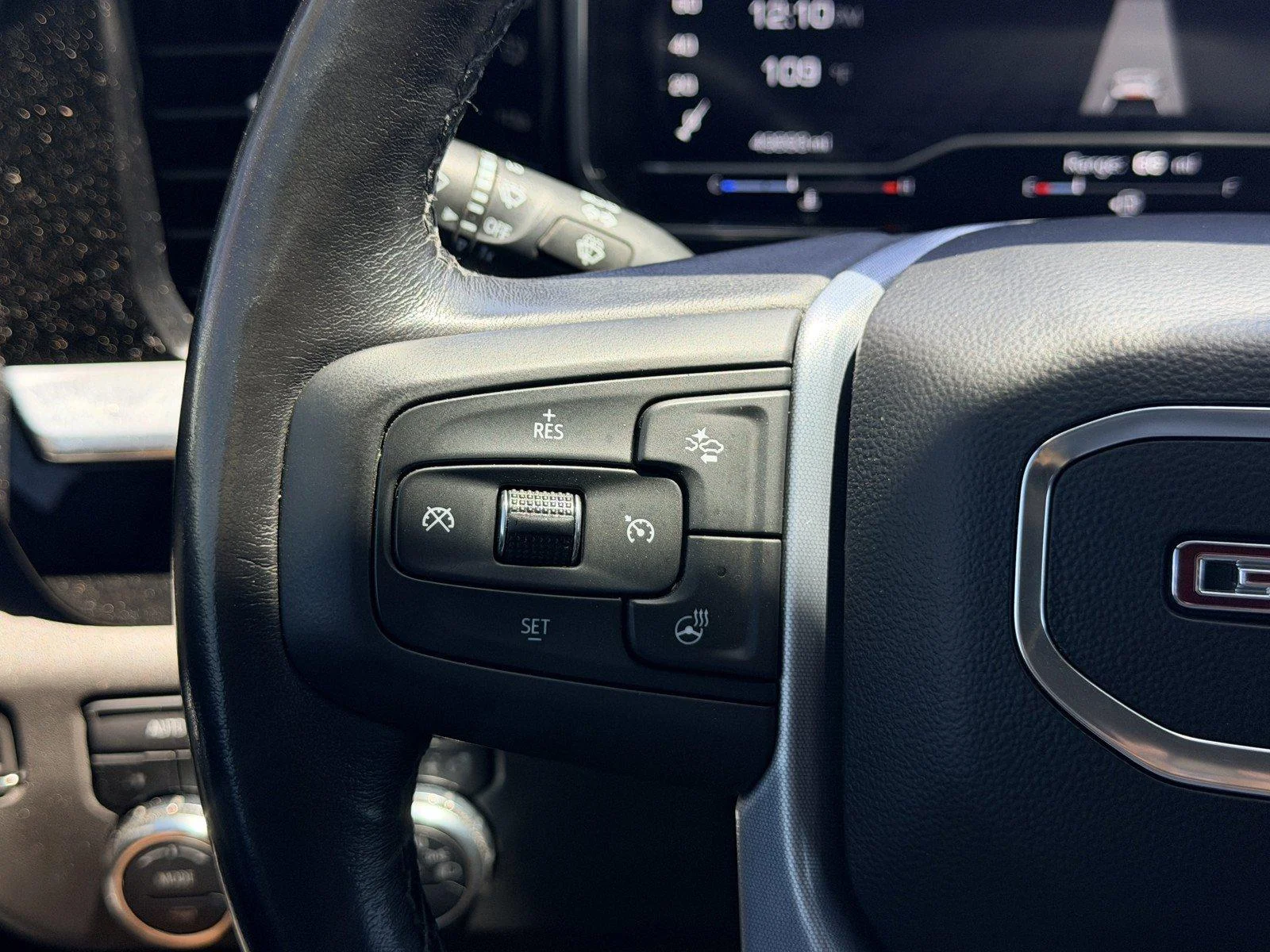 Used 2022 Summit White GMC Elevation image 24