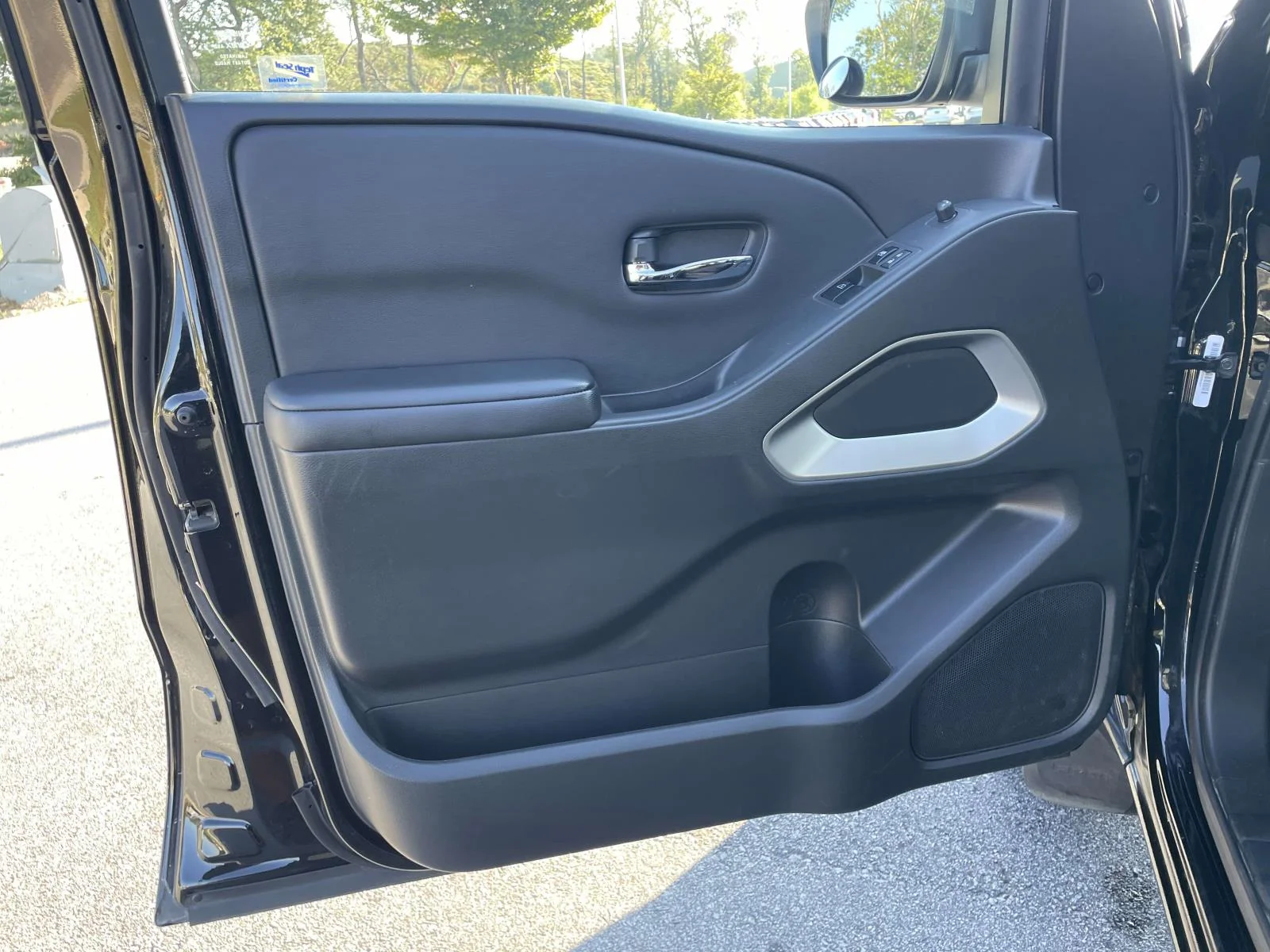 Used 2025 Super Black Nissan SV image 2