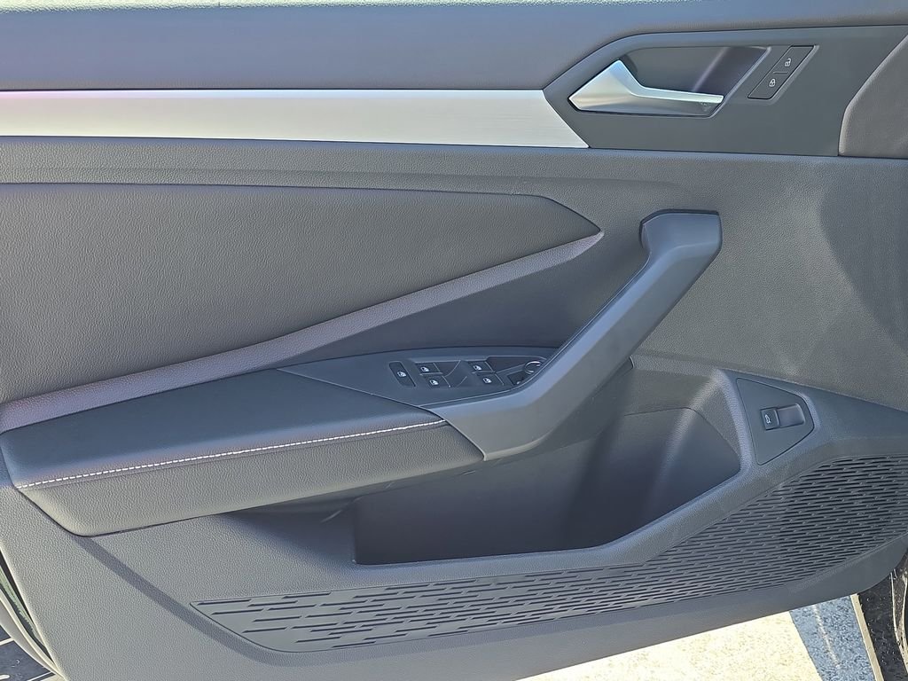 New 2026 Black Volkswagen 1.5T S image 6