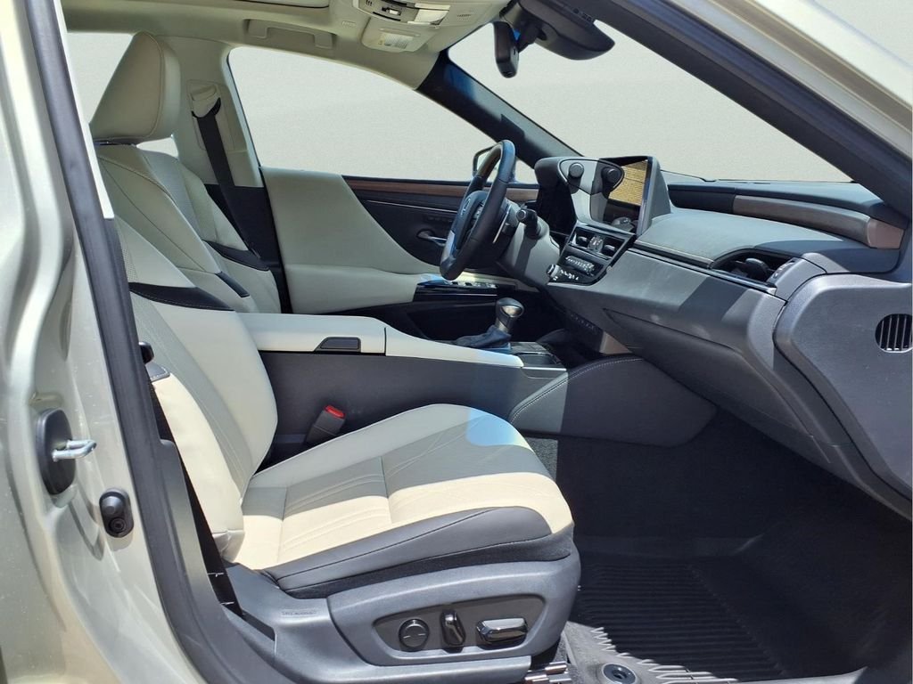 Used 2025 Beige Lexus 350 Ultra Luxury image 14