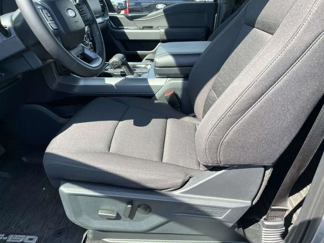 New 2026 Iconic Silver Metallic Ford XLT image 9