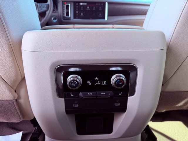 Used 2024 White GMC Denali image 28