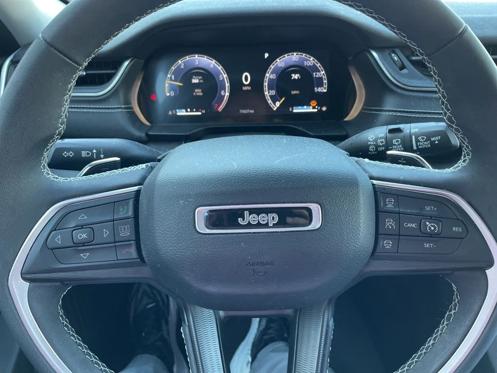 Used 2023 White Jeep Laredo image 10