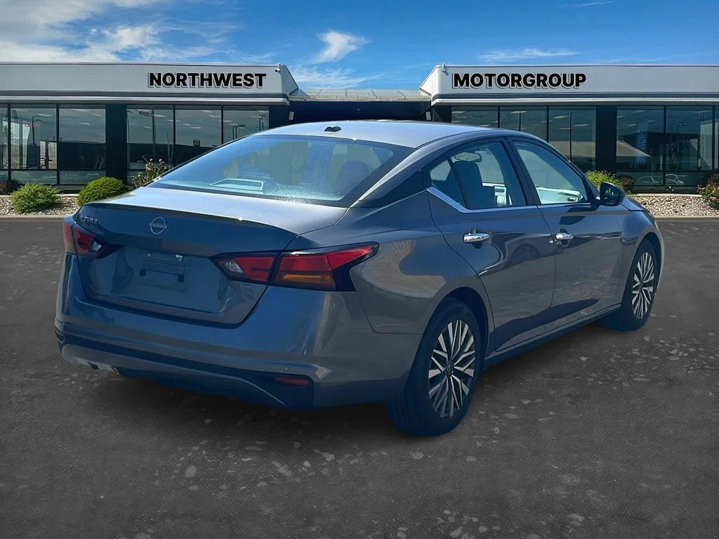 2025 Nissan Altima SV - Photo 7