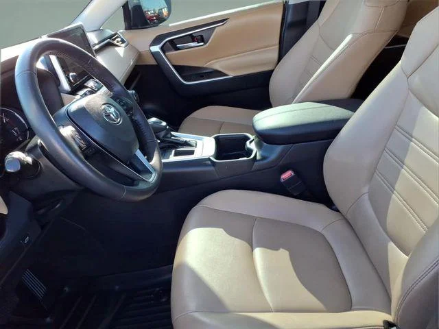 Certified Used 2023 RUBY FLARE PEARL Toyota  image 12