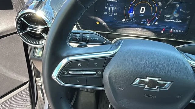 Used 2025 Summit White Chevrolet LT image 21