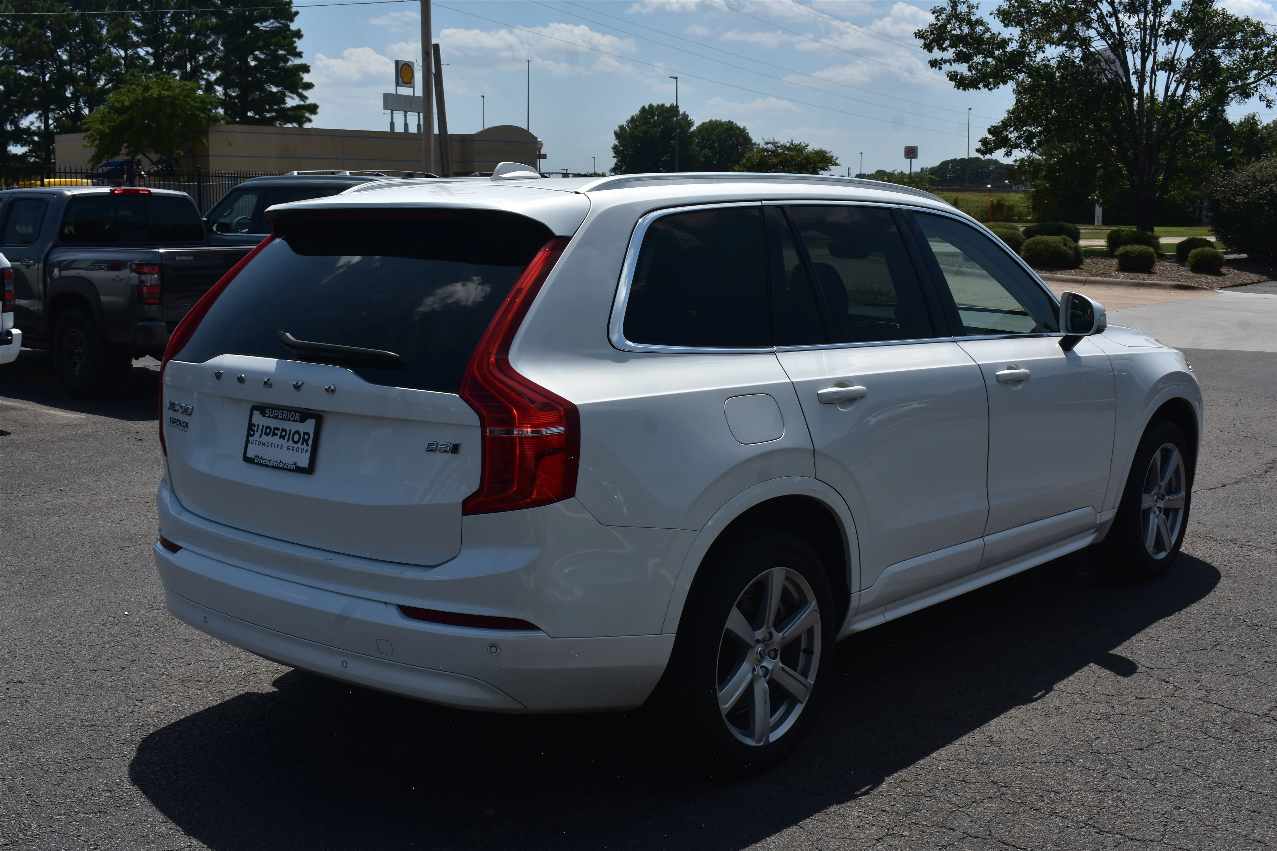 Used 2023 White Volvo Core image 5