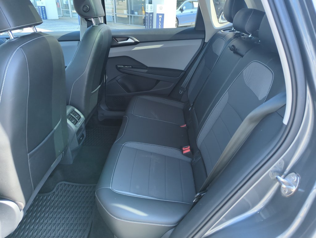 Used 2023 Gray Volkswagen 1.5T SE image 30