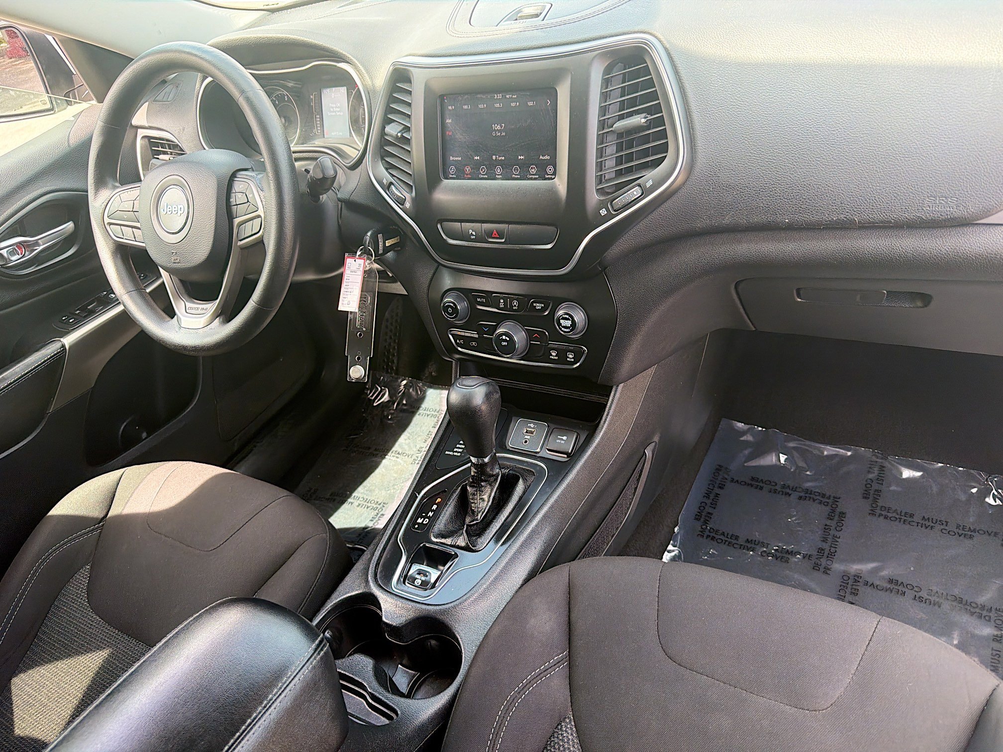 Used 2019 Bright White Clearcoat Jeep Latitude image 31