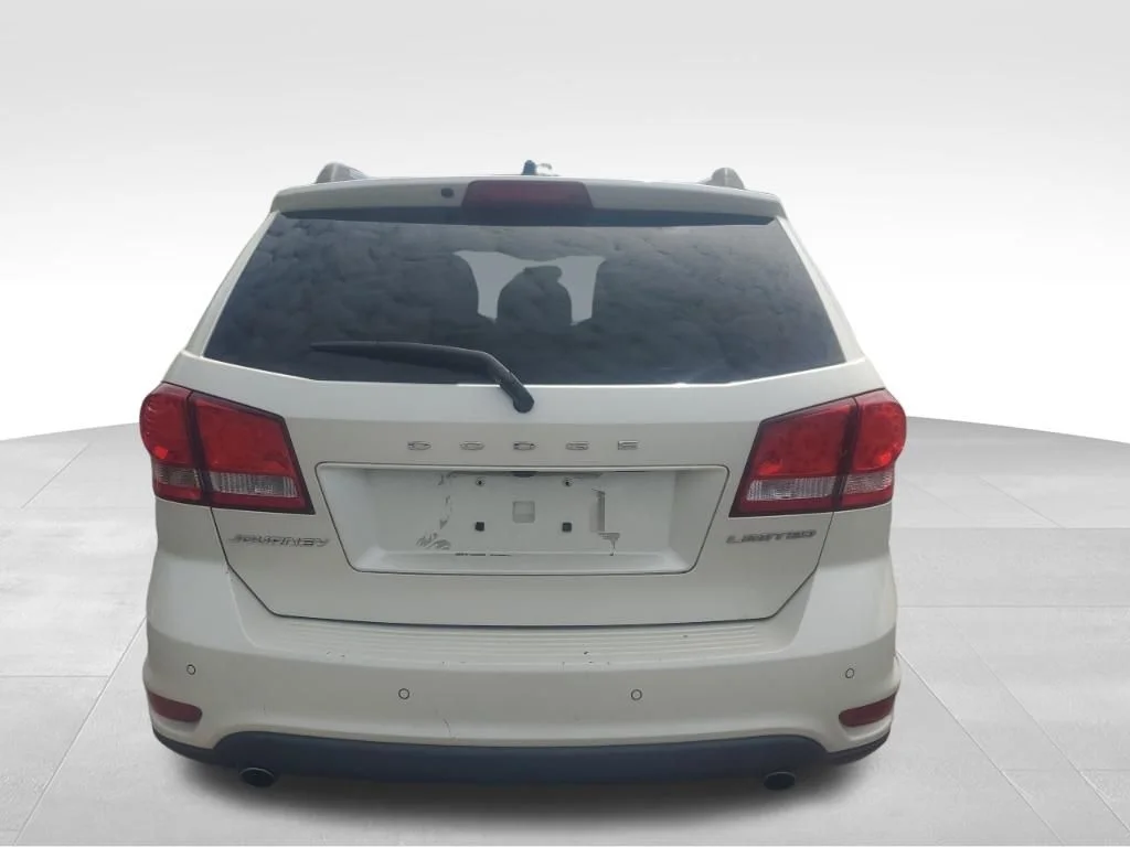 Used 2014 White Dodge Limited image 4