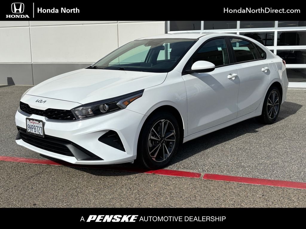 2023 Kia Forte LXS AT's photo