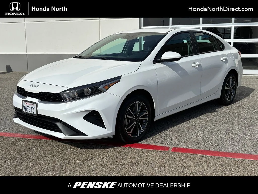 2023 Kia Forte LXS AT's photo