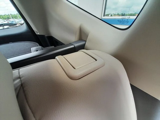 Used 2022 White Honda EX-L image 48