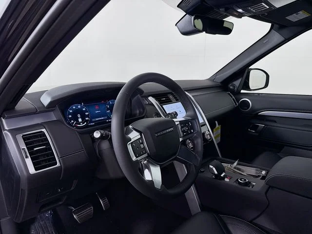 New 2026 Black Land Rover Dynamic SE image 9