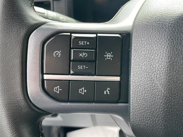 Used 2025 Oxford White Ford XLT image 48