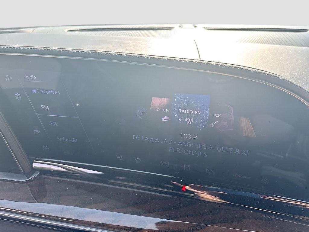 Used 2024 Silver Cadillac Sport Platinum image 25