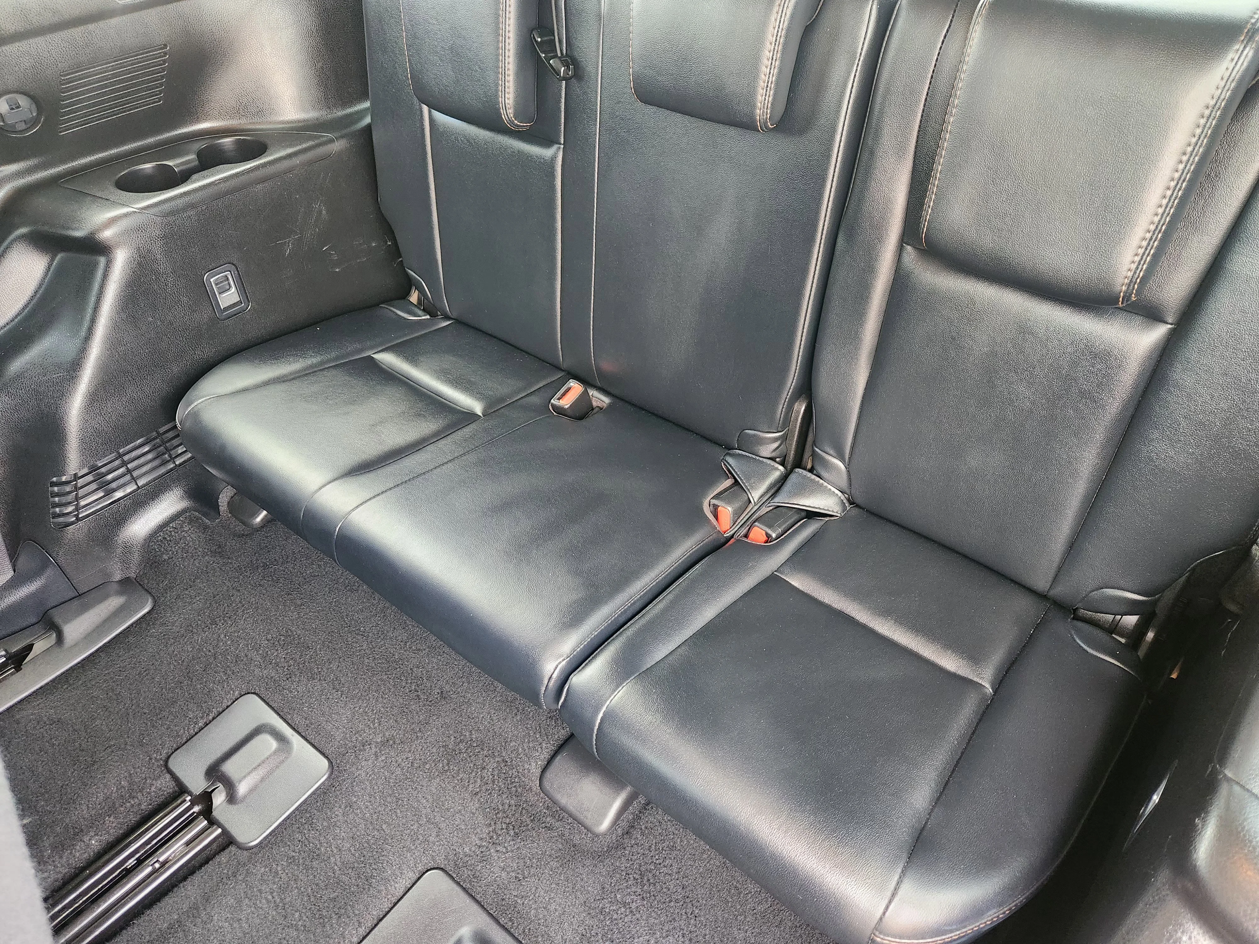 Used 2017 White Toyota XLE image 33