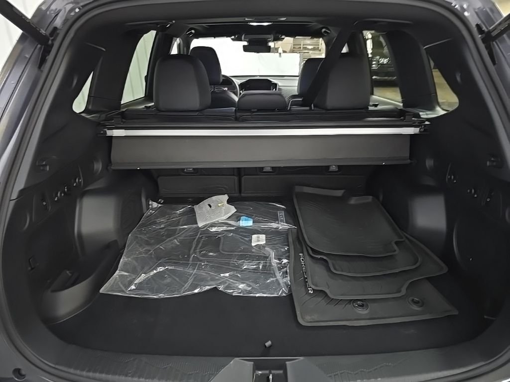 2025 Subaru Forester Touring - Photo 12