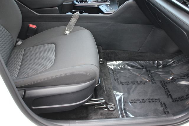 Used 2023 White Kia LX image 31