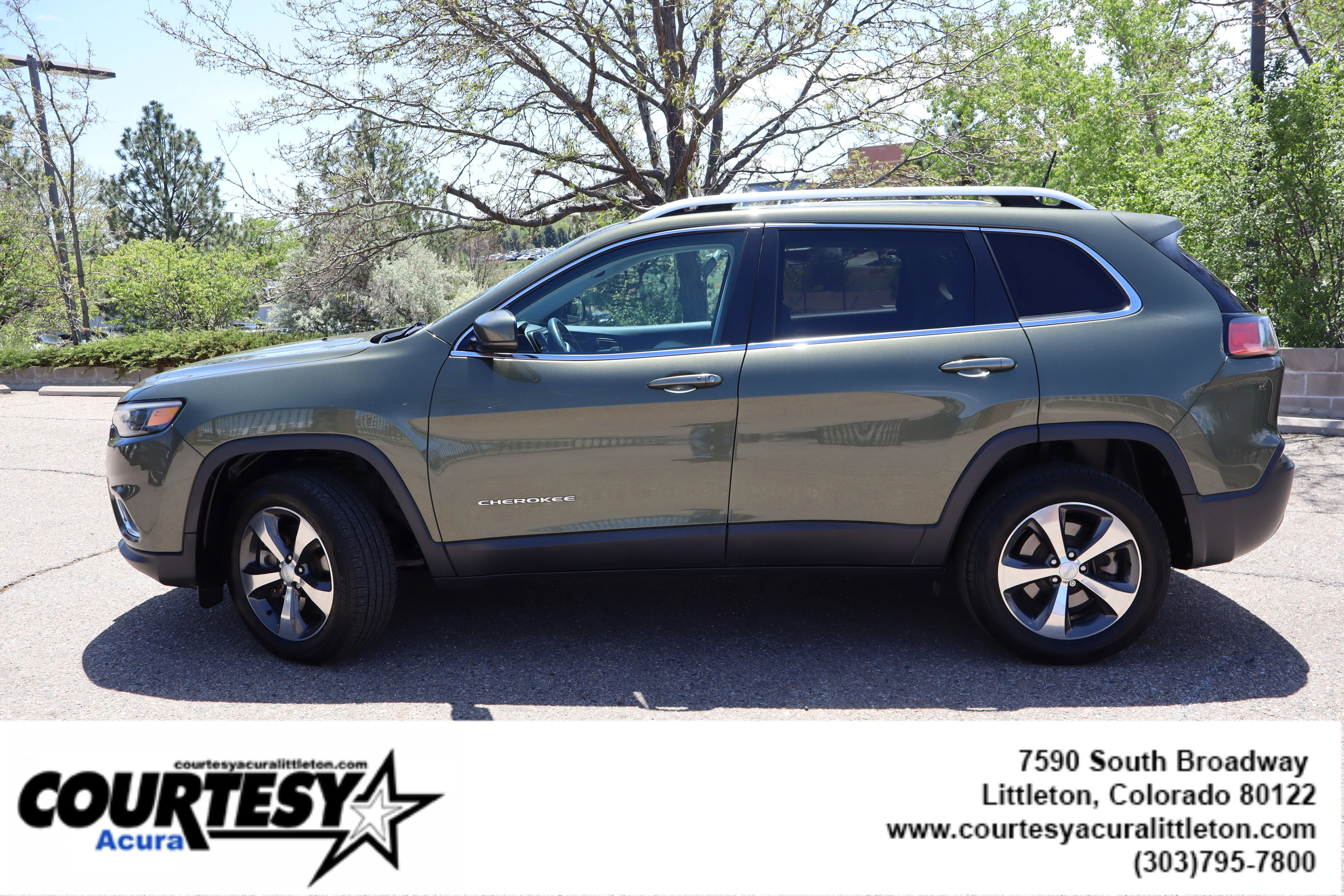 Used 2019 Olive Green Pearlcoat Jeep Limited image 3