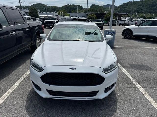 Used 2016 White Ford SE image 2