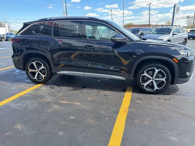 New 2026 Deep Black Pearl Volkswagen 2.0T SE image 10