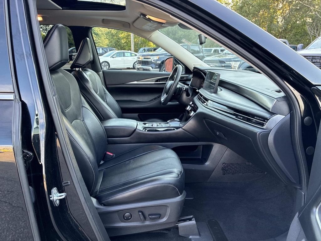 Used 2023 Black INFINITI LUXE image 10