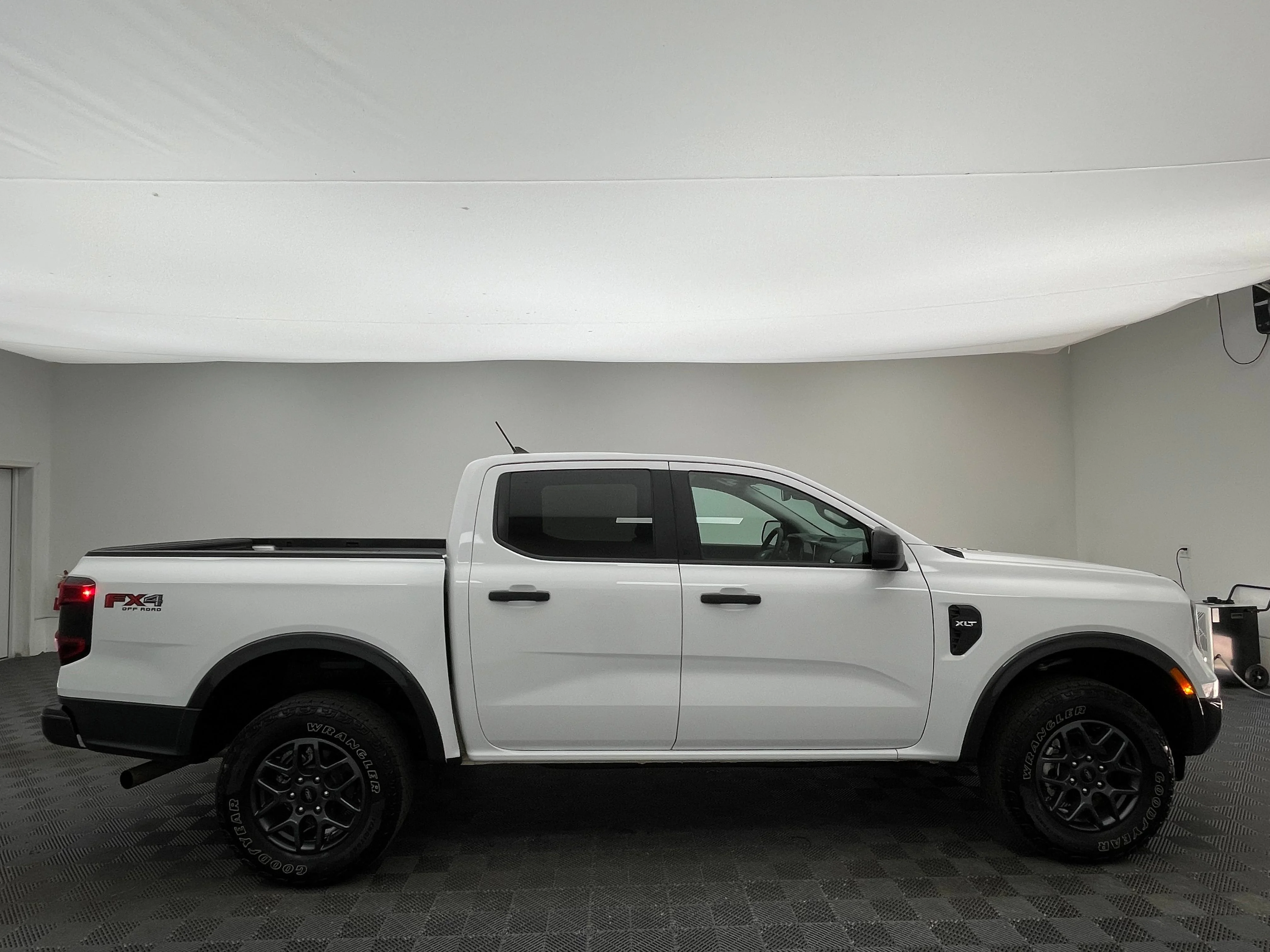 Used 2024 White Ford XLT image 6
