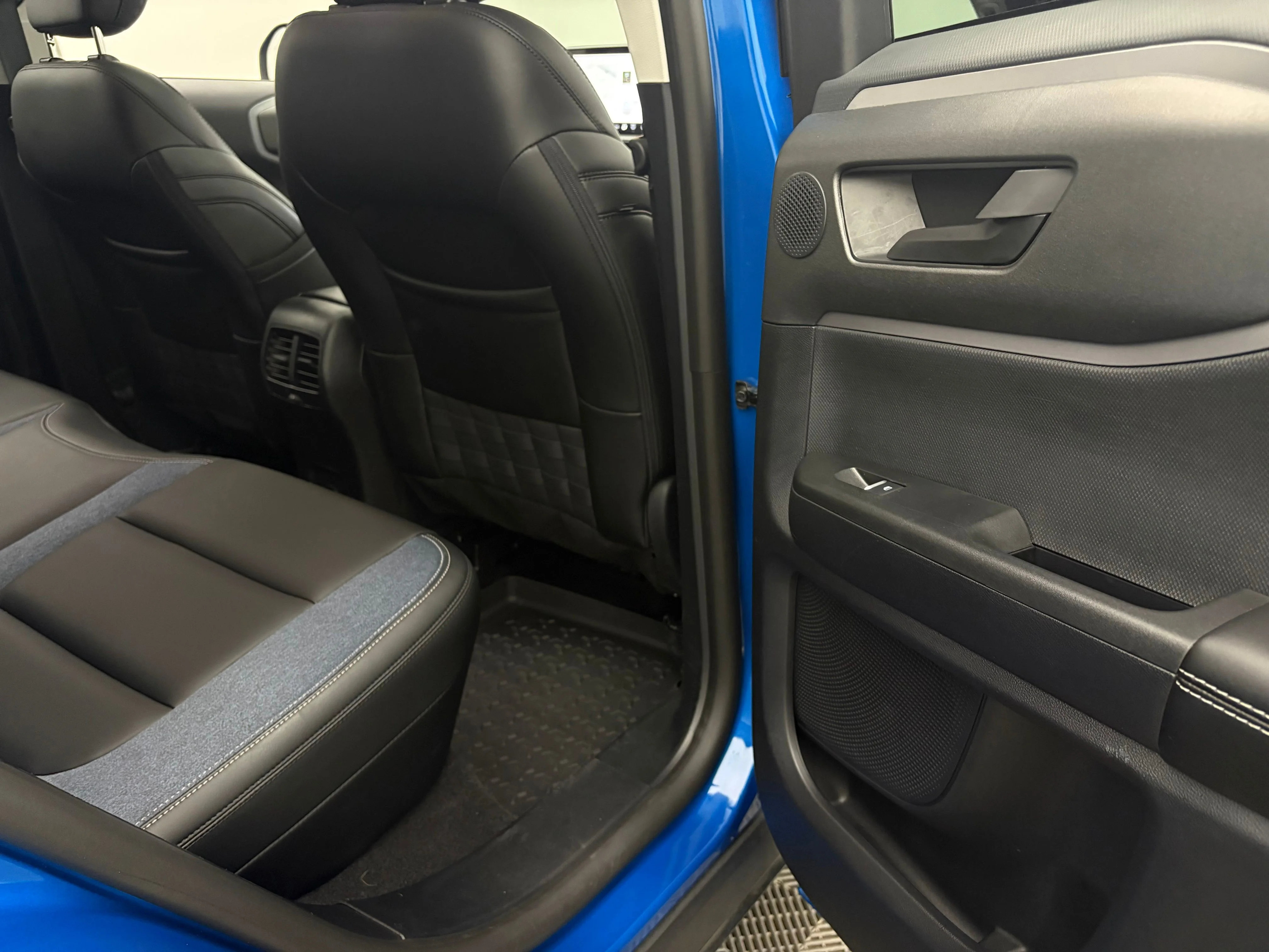 Used 2025 Blue Metallic Ford Outer Banks image 36