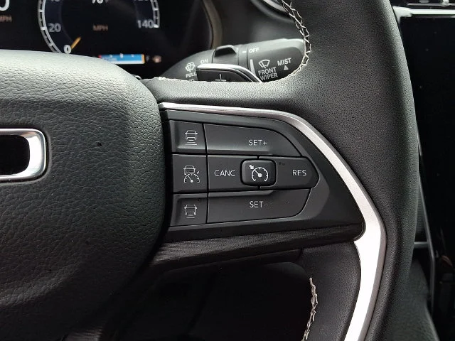 Used 2025 Black Jeep Laredo image 22
