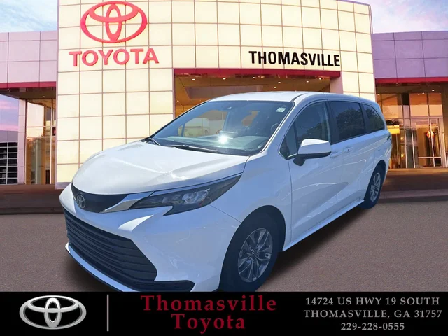 Pre-Owned 2024 Toyota Sienna FWD Mini-van, Passenger