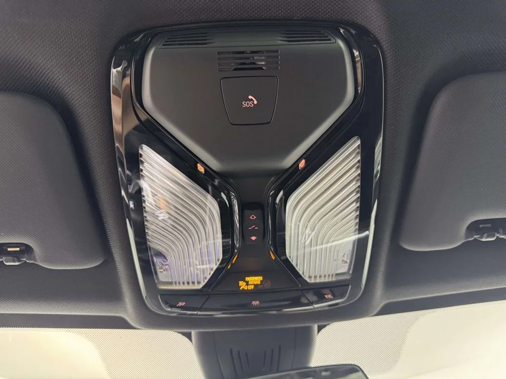 Used 2020 White BMW xDrive40i image 25