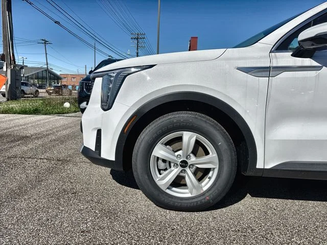 New 2026 Glacial White Pearl Kia LX image 20