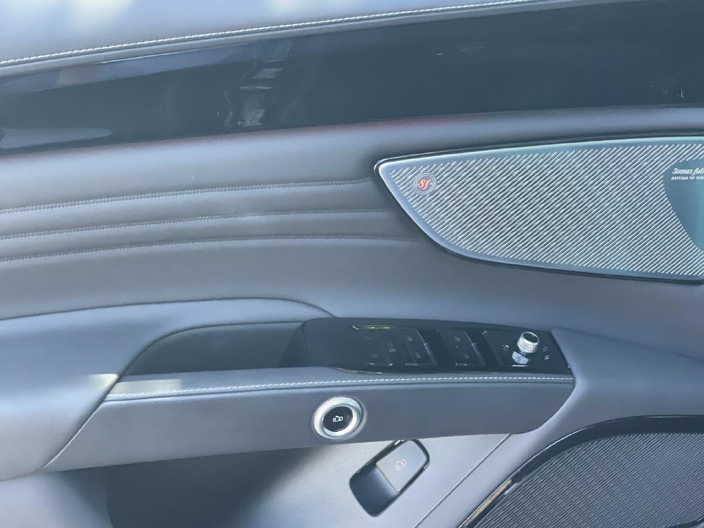 Used 2025  Maserati Modena image 17