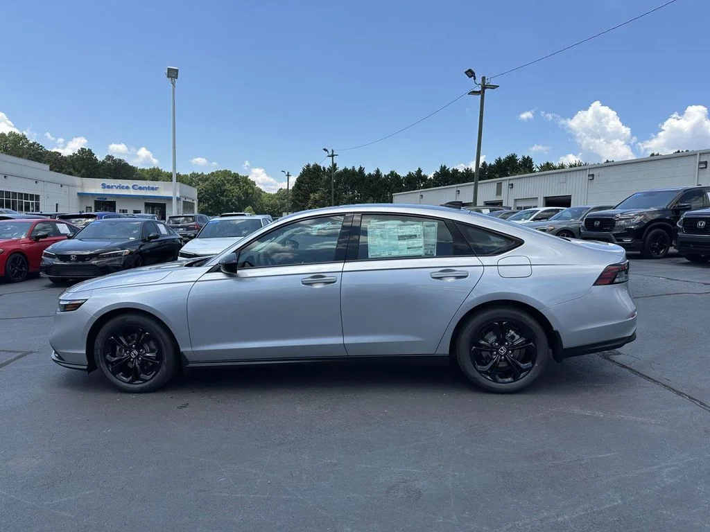 2025 Honda Accord SE - Photo 23