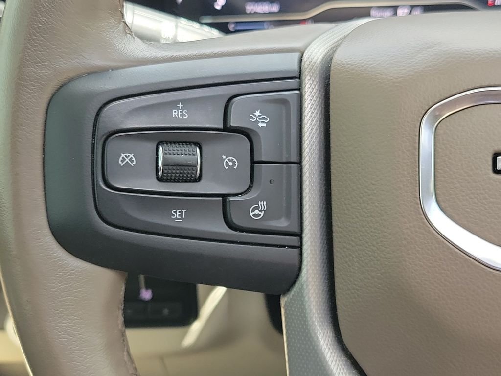 Used 2022 White GMC Denali image 25