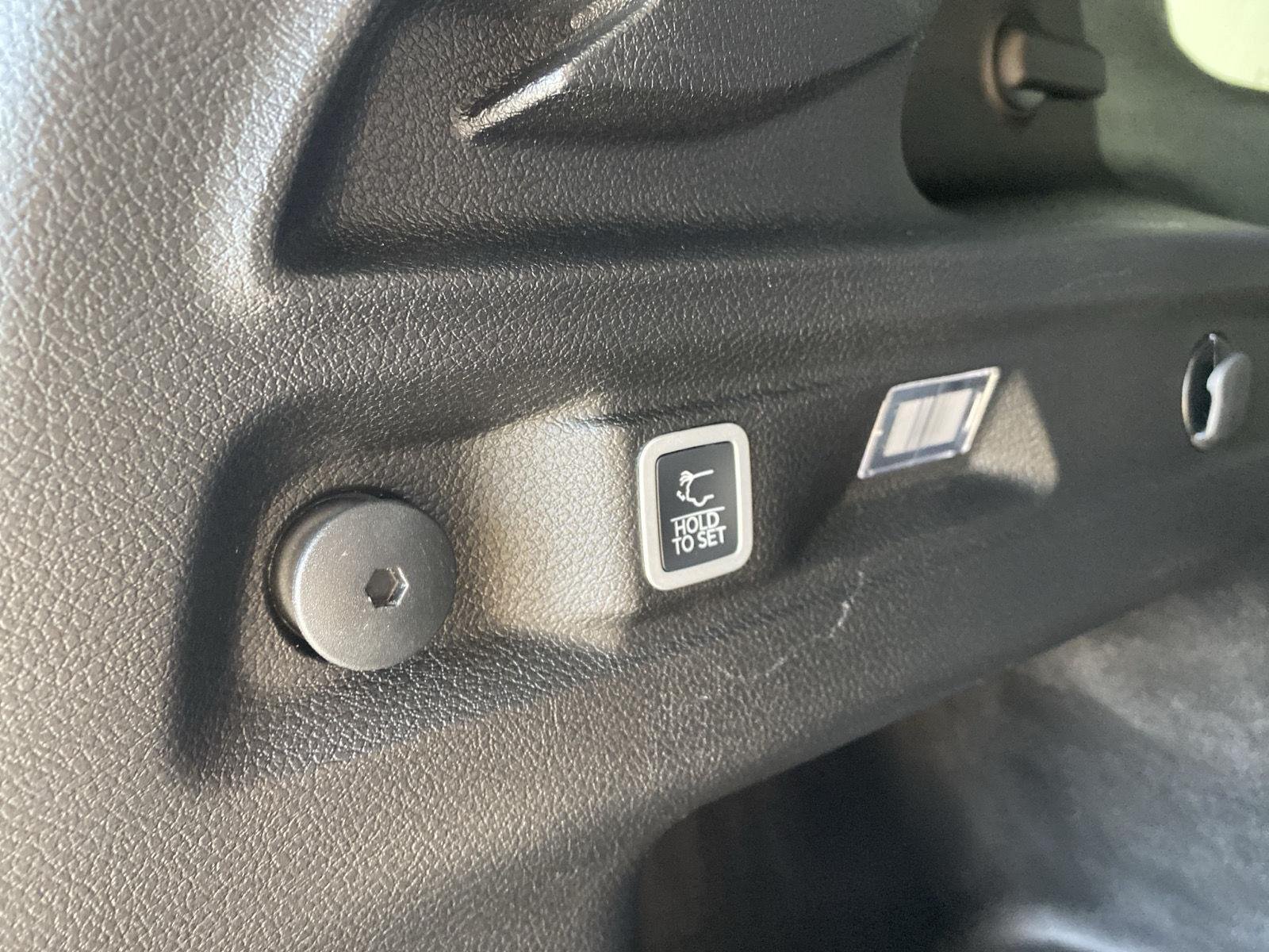 Used 2025 Velvet Red Pearlcoat Jeep Altitude image 8