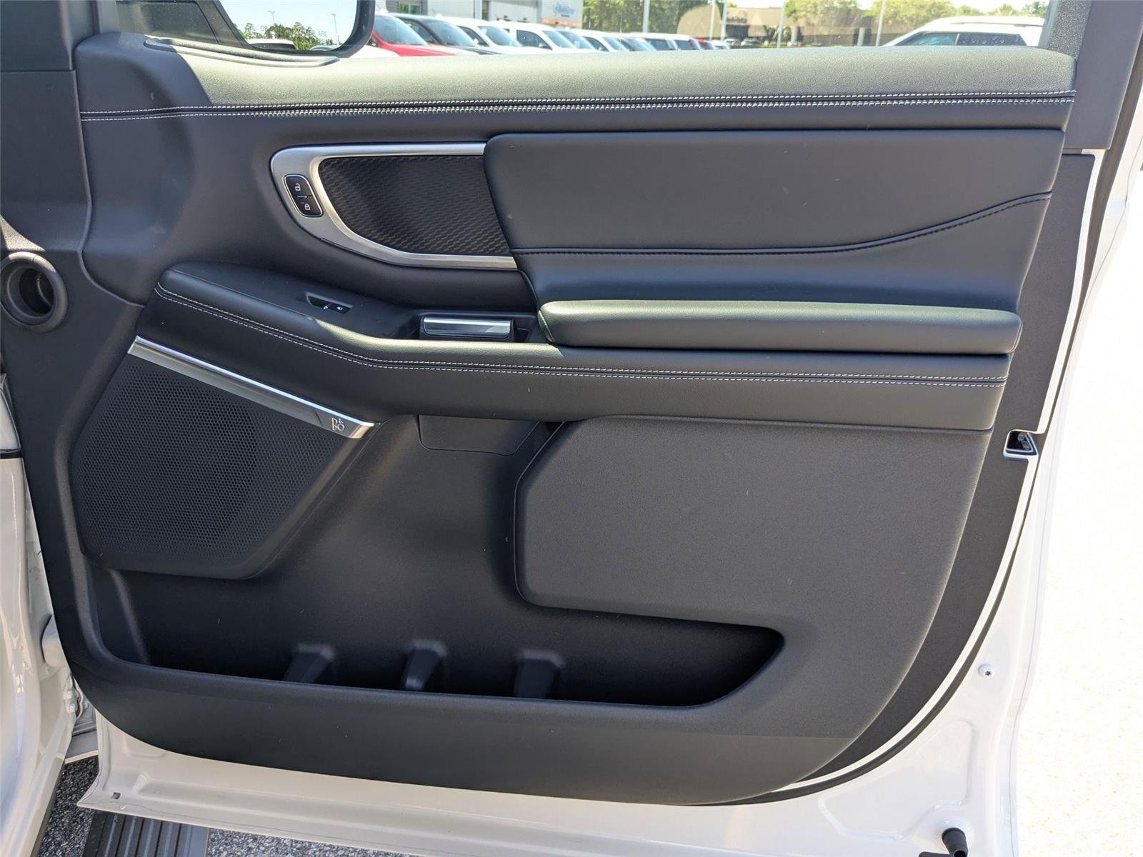New 2026 Star White Metallic Tri-Coat Ford Platinum® image 30