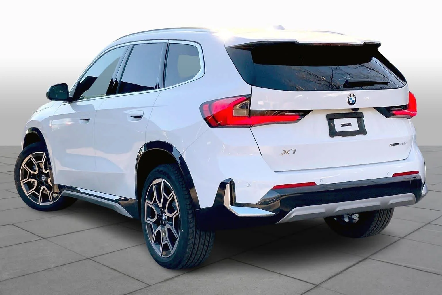Used 2026 Alpine White BMW xDrive28i image 12