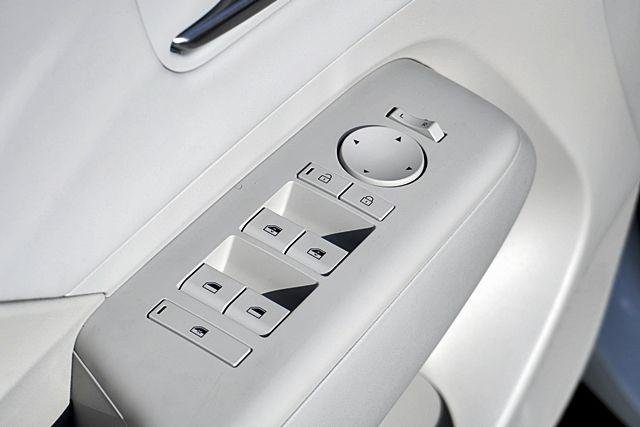 New 2026 White Hyundai SEL Premium FWD image 26