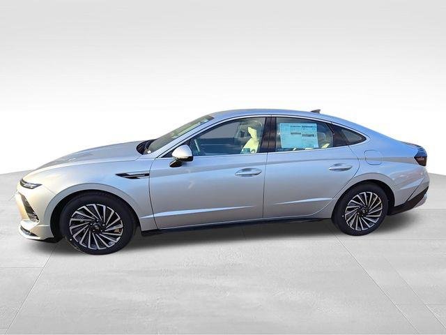 New 2025 Silver Hyundai SEL image 5