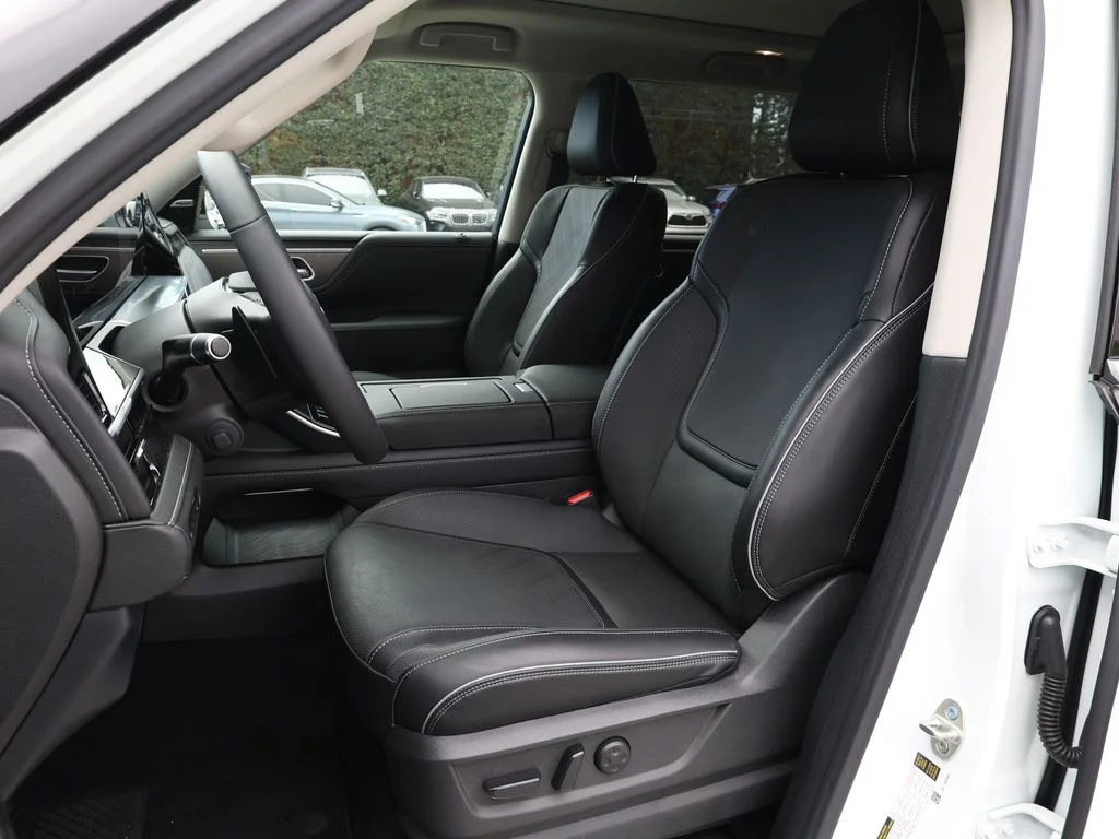 Certified Used 2026 White INFINITI LUXE image 17