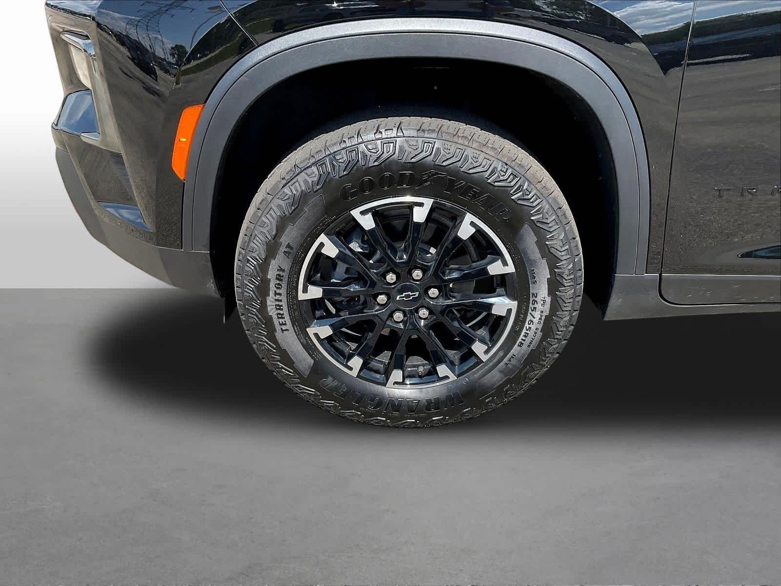 Certified Used 2026 Mosaic Black Metallic Chevrolet Z71 image 37