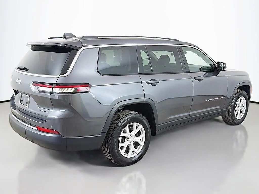 Used 2024 Metallic Jeep Limited image 13