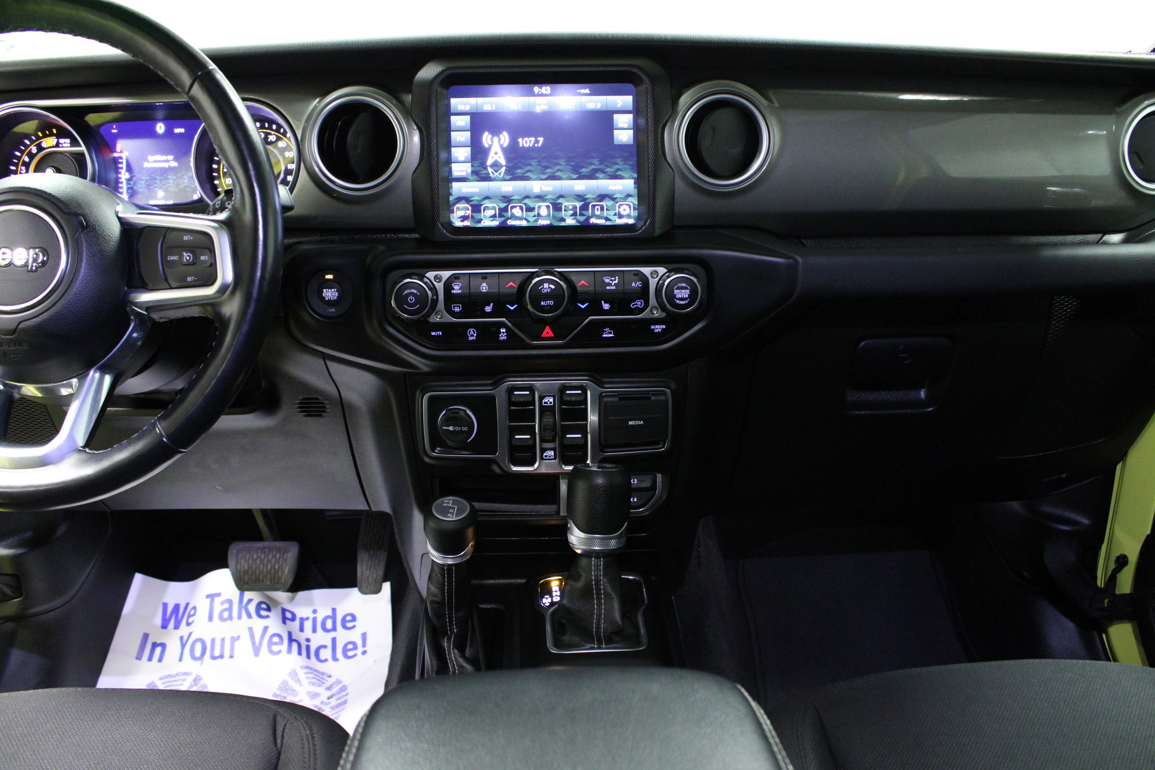 Used 2023 High Velocity Clearcoat Jeep Sahara image 18