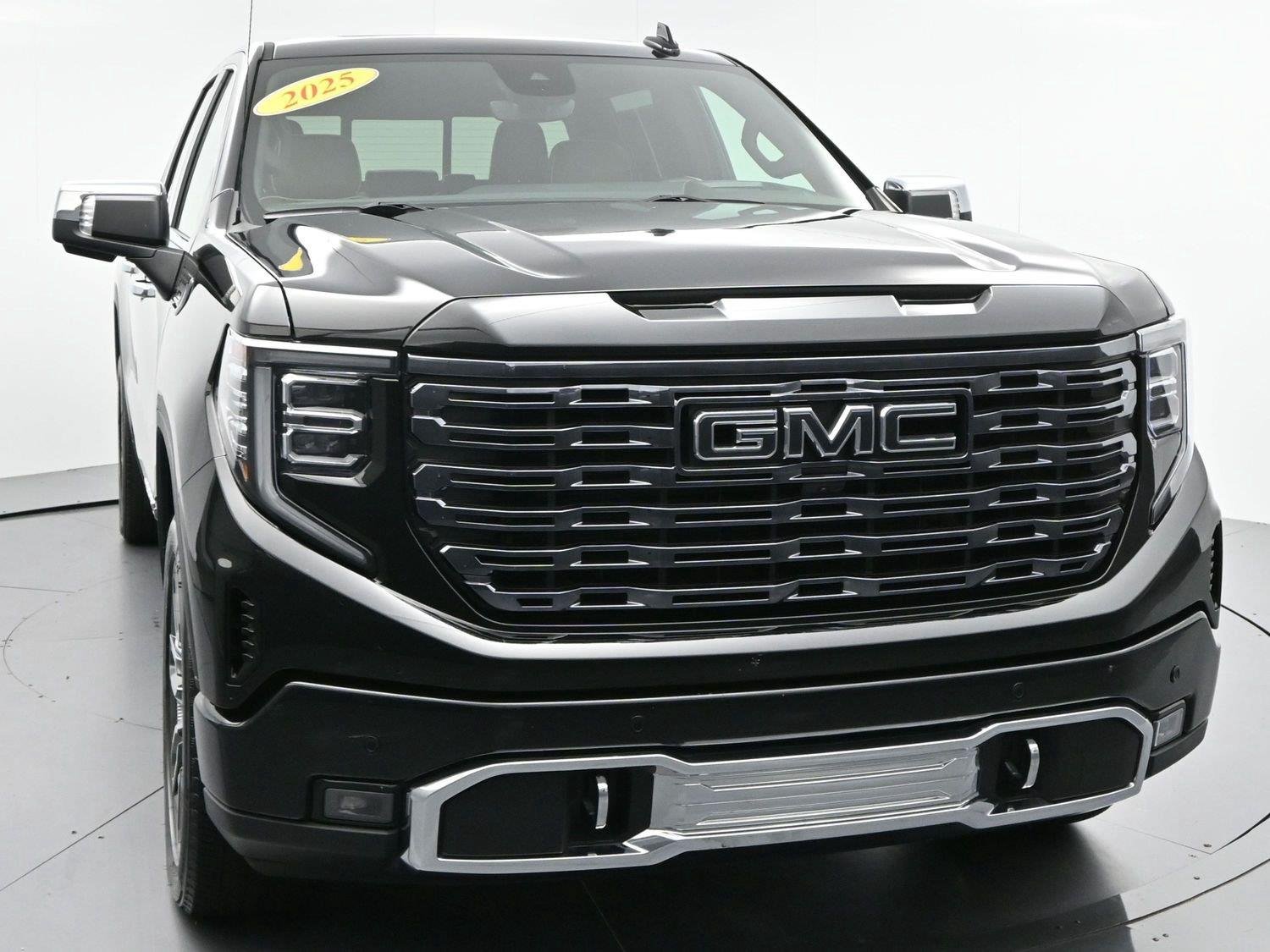 Used 2025 Onyx Black GMC Denali Ultimate image 2